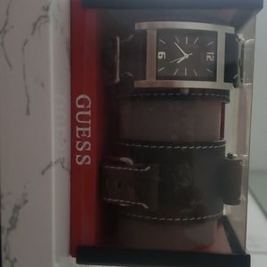 Guess men's watch with changeable belt.